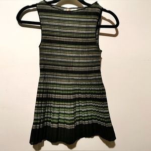 Studio M Black, Green and Tan Accordion Fabric Sleeveless Top Size Small